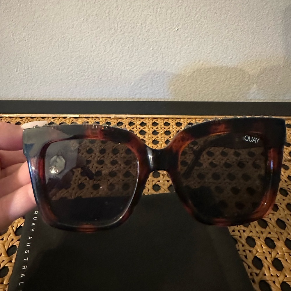 Quay studded tortoise shell sunglasses with case. EUC
